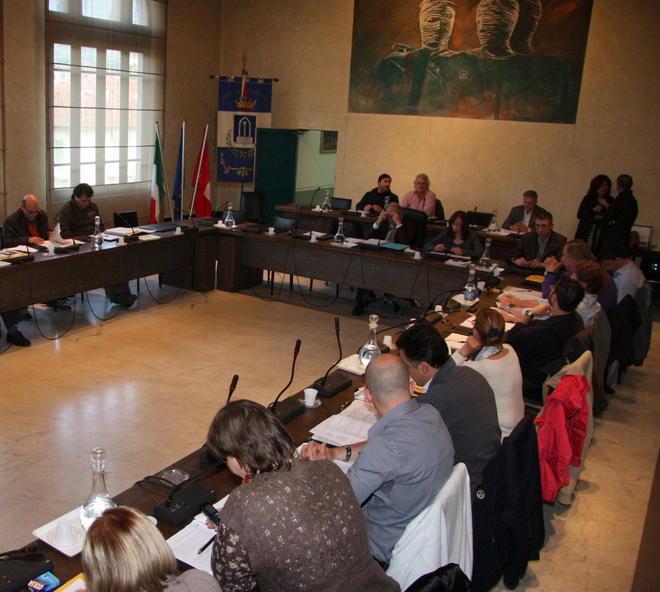 Alta tensione in Comune dopo l’addio di Lucchetti 