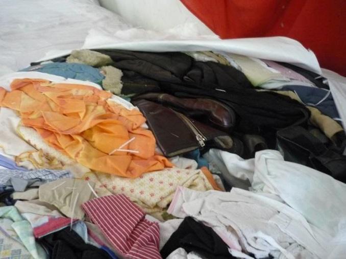 Sequestrate 51 tonnellate di rifiuti speciali non pericolosi: abiti usati non igienizzati 