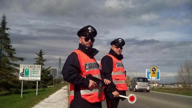Tentano di truffare un negozio, arrestati