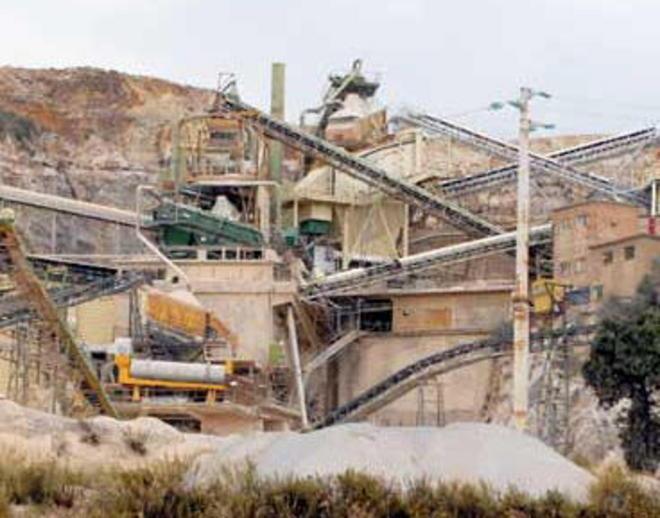 «Soldi buttati per la Tap e via libera alle cave» 
