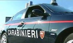Rubano un’auto e rapinano un uomo