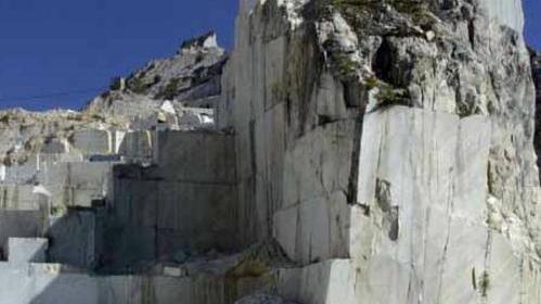 Previsto anche un ritocco della tassa sul marmo
