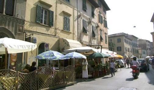 Per via S. Maria accordo in bilico 
