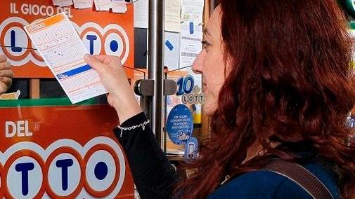 Vince quasi 70mila euro al Lotto