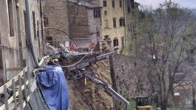 Palazzo Stella, procede bene il placcaggio: punto sui lavori