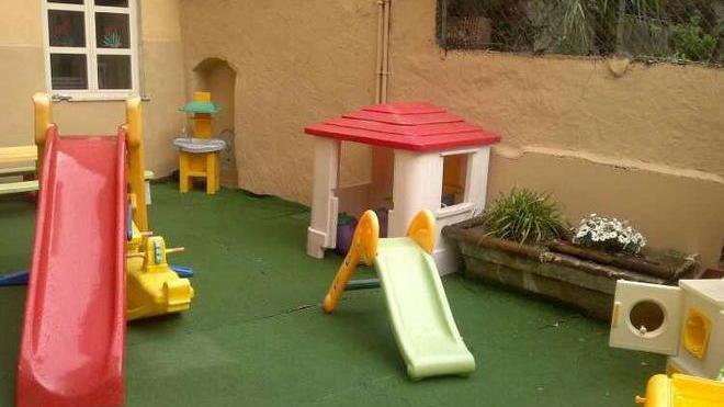 Mamme imbiancano l’asilo