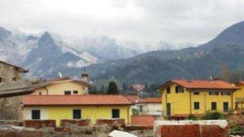 Via Piombara ha paura di altri crolli nell’ex segheria