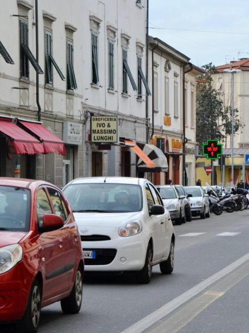 Cantieri e divieti in via di Salviano 