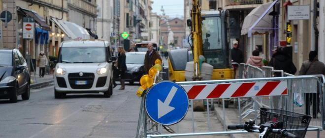 La rivolta dei negozianti «No ai lavori per Pasqua» 