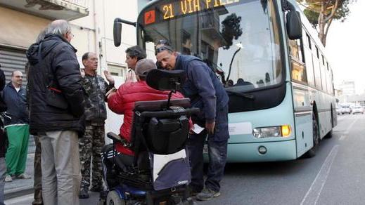 Il ragazzo che blocca gli autobus