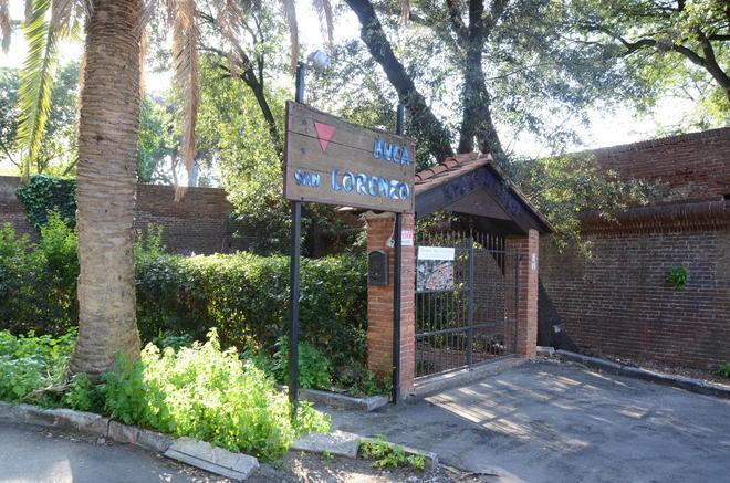 Troniera della Buca di San Lorenzo imbrattata con spray 
