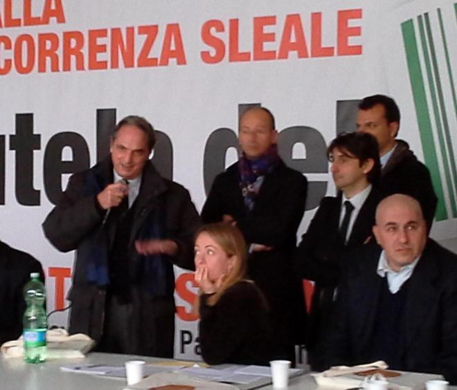 I Fratelli d’Italia: «Qui c’è il cancro»