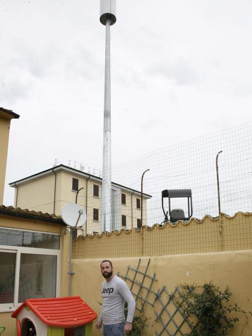Antenna Vodafone, i residenti si rivolgono alla Procura