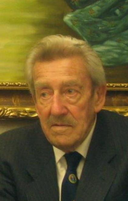 Premio al presidente onorario generale Amalio Righetti 