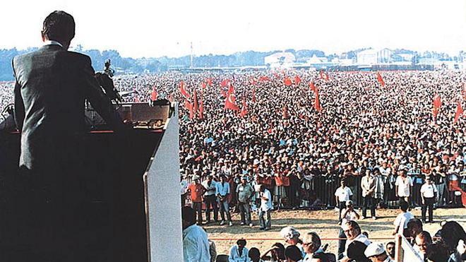 Niente film su Berlinguer Ma Livorno la rossa dov’è?