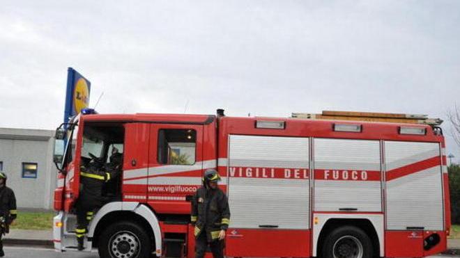 Va a fuoco la camera da letto Padre e due bimbe si mettono in salvo