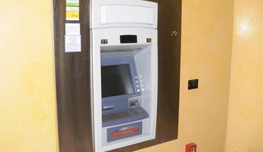 Trova 250 euro ma li restituisce 