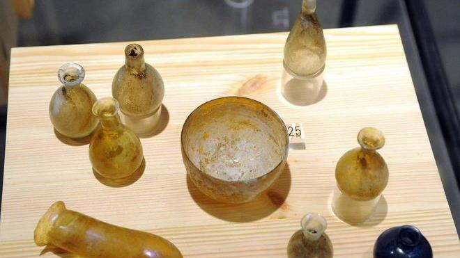 Le preziose sorprese emerse dagli scavi per le fogne a Baratti