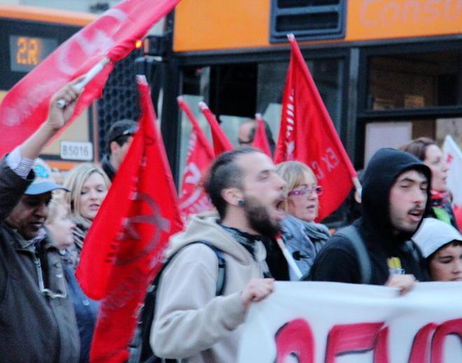 Sos casa, corteo di protesta e blitz per occupare alloggi sfitti 