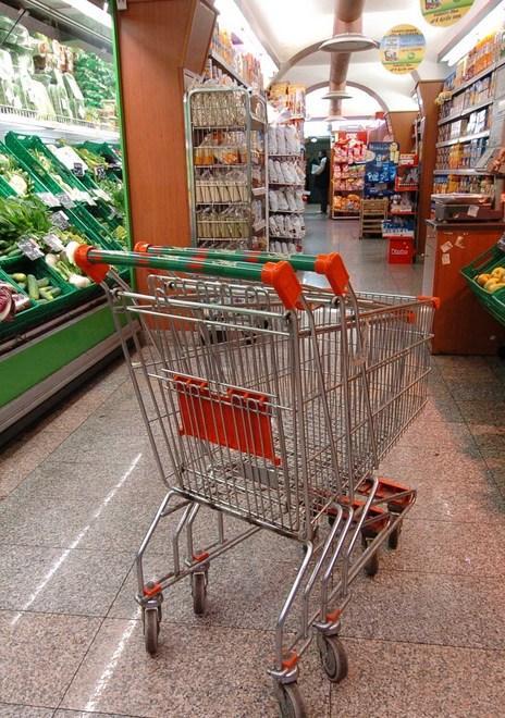 Commercio, la crisi dei consumi fa strage di negozi 