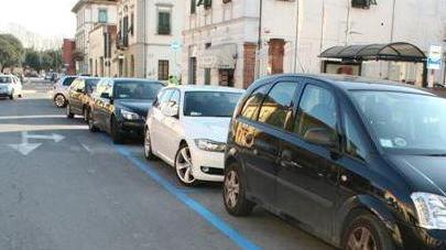 Guerra tra poveri per la sosta