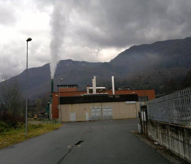 L’odore del bricchettaggio crea il panico a Gallicano 