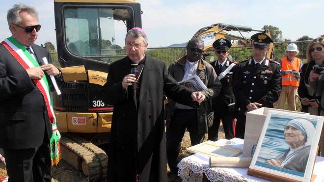 Chiesa di Magrignano, il vescovo mette la prima pietra