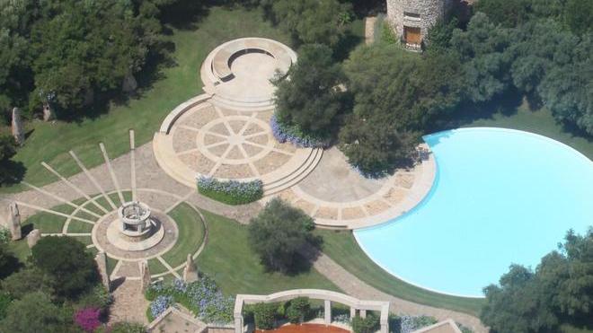 Villa Certosa, l'emiro Al Thani tratta l’acquisto con Berlusconi 