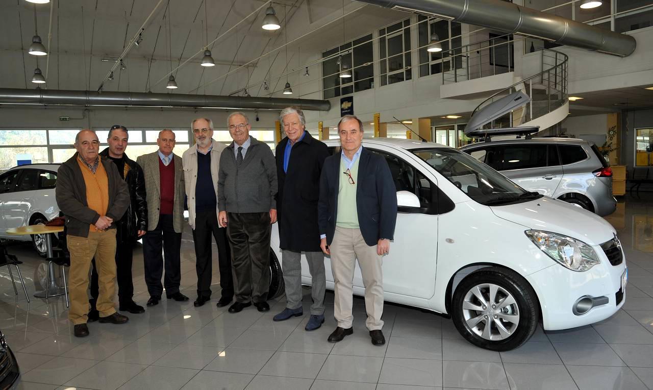 Vince un’auto alla lotteria e la regala alla Misericordia di Poggio 