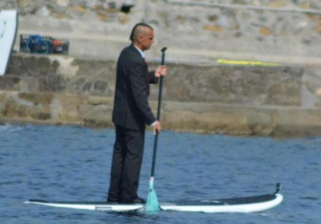 Ad Antignano c’è chi va in "sup" con l’abito da sera 