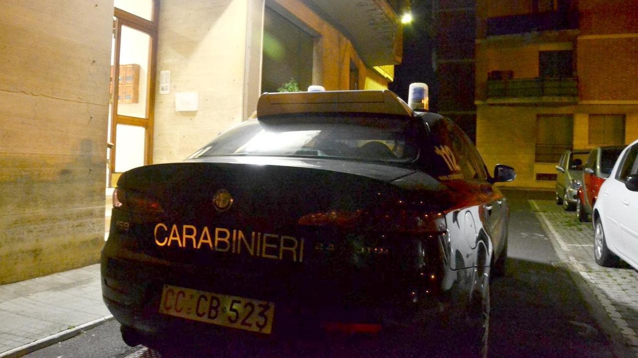 Strangolata dal marito con un laccio delle scarpe
