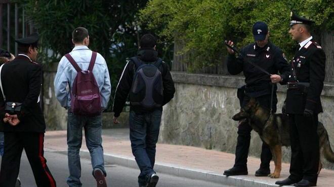 Schiavi dell’eroina già alla scuola media