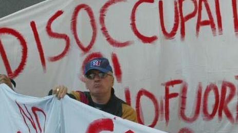 Presidio per chiedere il blocco degli sfratti «Il prefetto si attivi»