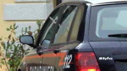 Si prendono a sassate durante la rissa