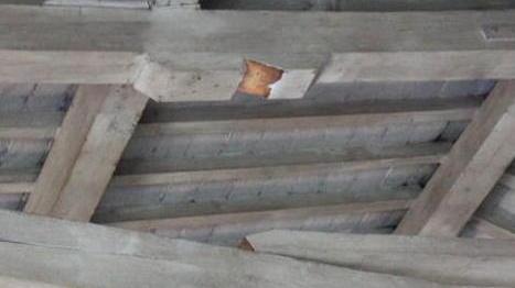 Cede tetto di un capannone a Porta a Terra