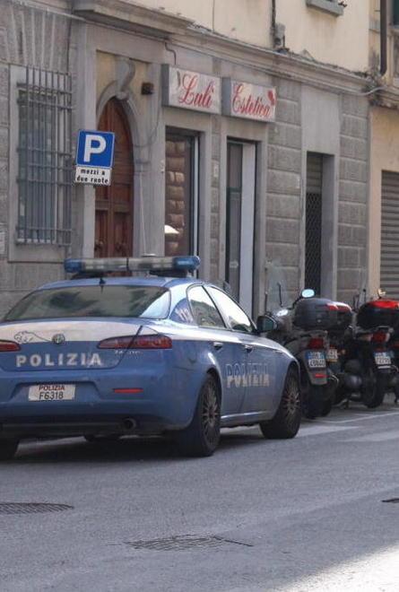 Si toglie la vita a 37 anni lanciandosi dal quarto piano