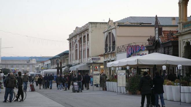 Principio di incendio in un negozio della Passeggiata