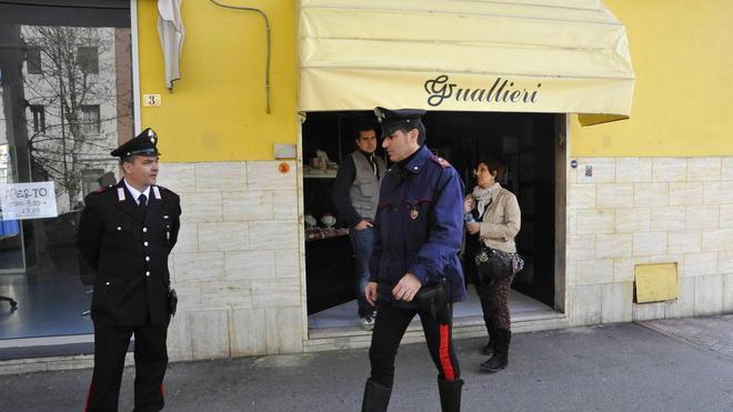 Colpo grosso in gioielleria, il titolare ha un malore