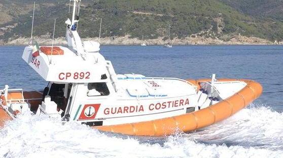 Pesca a traino vicino alla costa: supermulta a un peschereccio