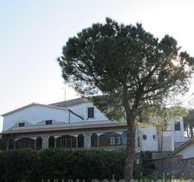 Case, negozi e un albergo: raffica di beni all’asta 