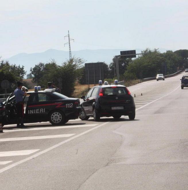 Derubano un artigiano subito presi dai carabinieri 