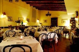 Pranzo al ristorante con assegno falso: denunciati madre e figlio