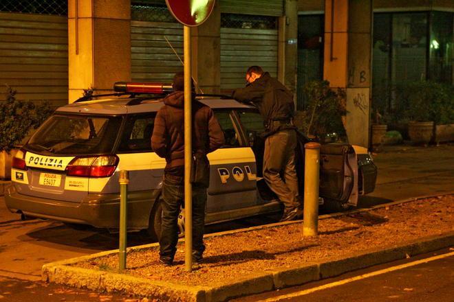 Rapina davanti alla stazione: arrestato un 21enne 