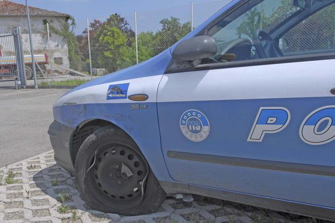 Inseguono i ladri e si schiantano: due poliziotti feriti 