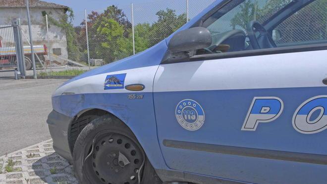 Inseguono i ladri e si schiantano: due poliziotti feriti