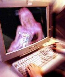Induce una 40enne a scene di erotismo sulla chat: assolto 