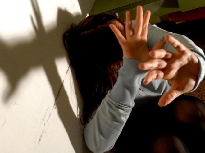 Segregarono una 21enne, condannati tutti i parenti 