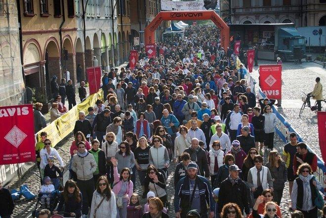 Il paese invaso dai podisti per la camminata dell’Avis