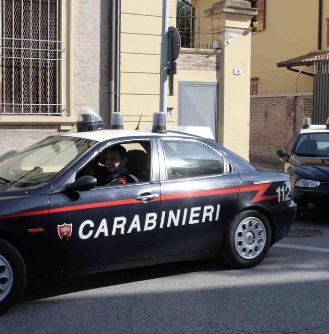 Al bancomat con carte rubate: arrestato 