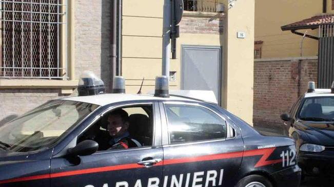 Al bancomat con carte rubate: arrestato
